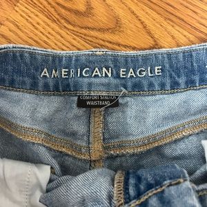 AMERICAN EAGLE CURVY MOM SHORTS